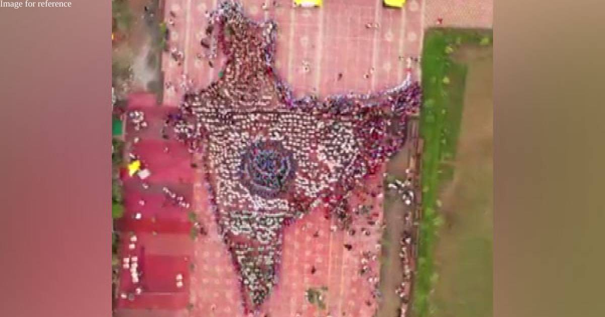 Indore witnesses World Book of Records for largest human chain forming India's map